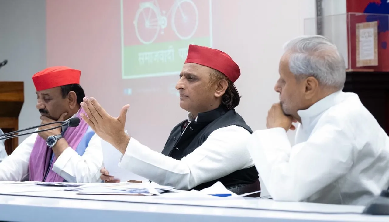 2027 में सपा सरकार बनने पर उपभोक्ताओं को मिलेगी 300 यूनिट बिजली मुफ्त : अखिलेश यादव