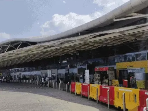 तकनीकी खराबी से भोपाल में एयर इंडिया की फ्लाइट रद्द, 175 यात्री हुए परेशान