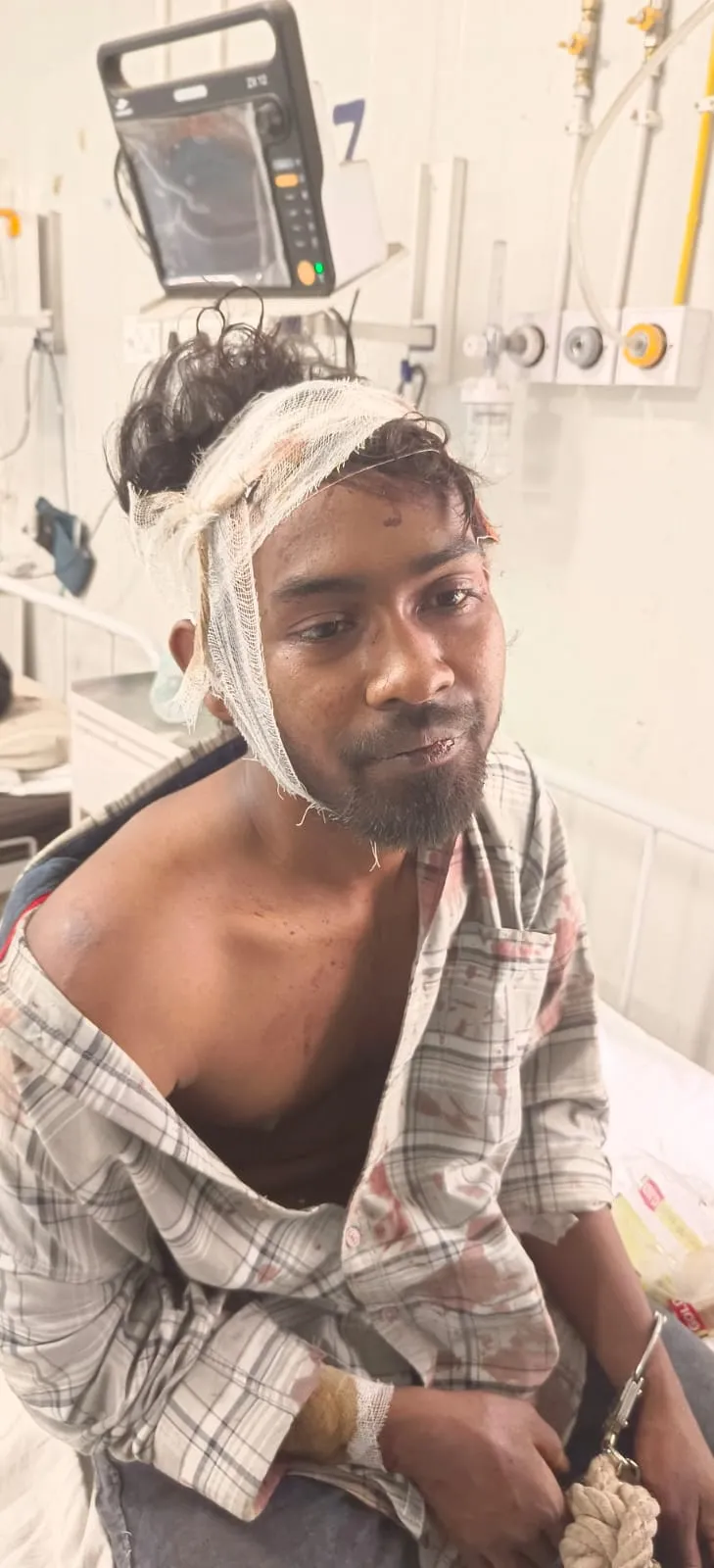 डेहकेला गांव में ग्रामीणों ने डकैती की कोशिश की नाकाम , बेटे को लगी गोली 