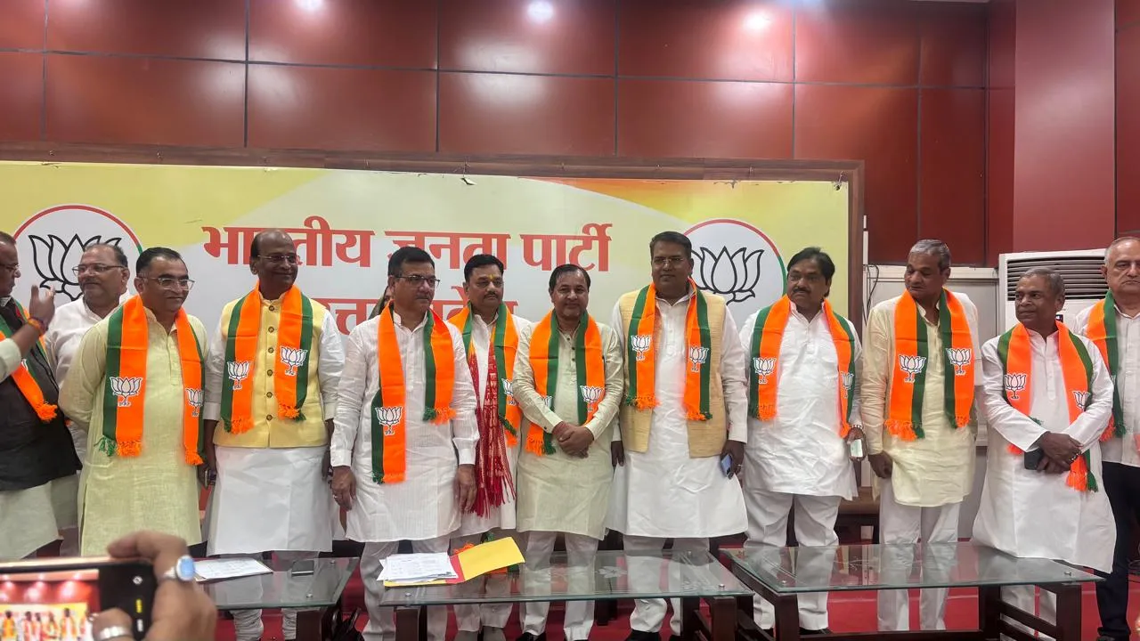 यूपी कॉपरेटिव यूनियन लिमिटेड में 11 डायरेक्टर निर्विरोध निर्वाचित को प्रमाण पत्र सौंपे 