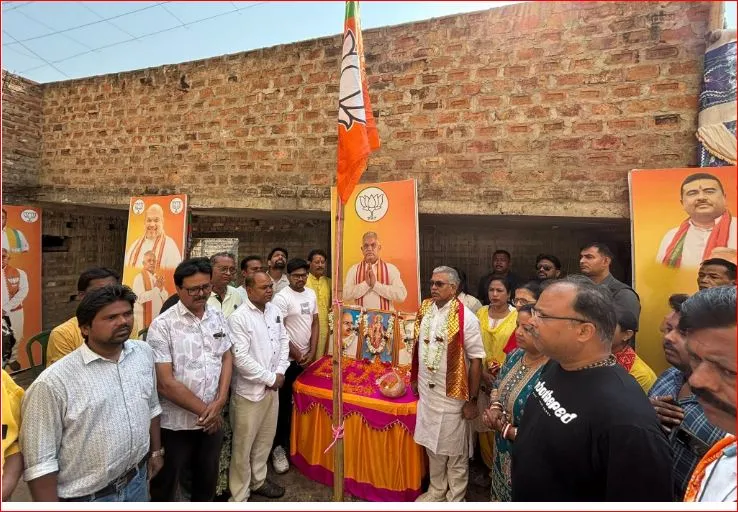  खड़गपुर में मनाया गया भाजपा का स्थापना दिवस, दिलीप घोष रहे मौजूद