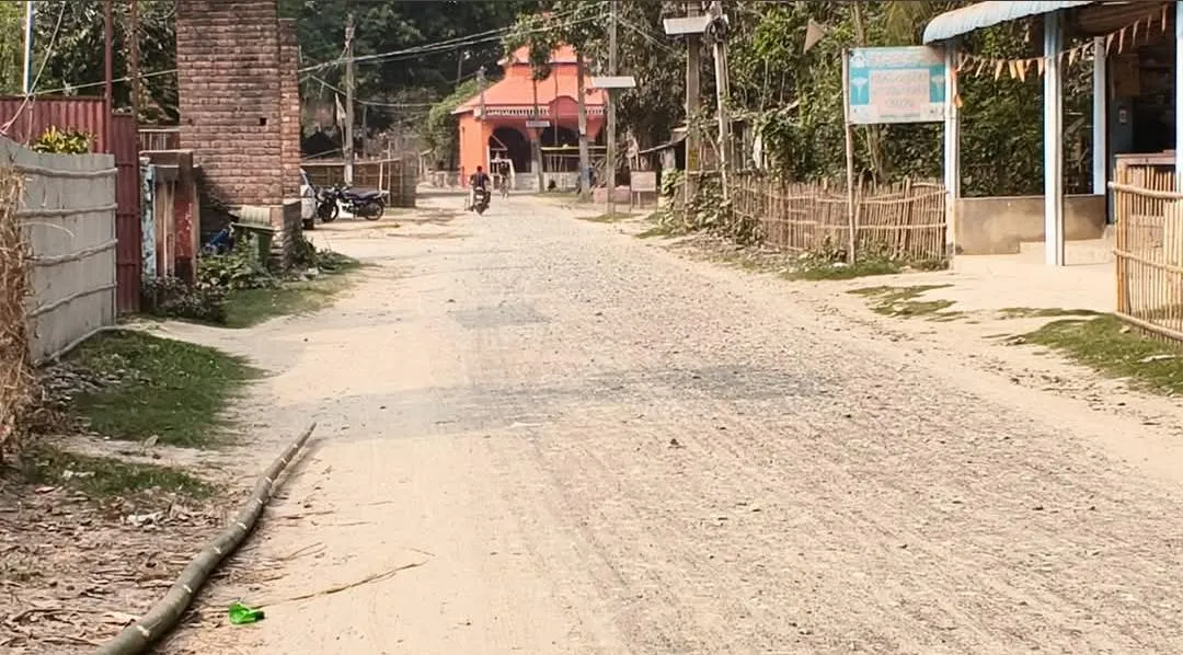 निर्माणाधीन सड़क बनी मुसीबत: धूल के गुबार से लोग परेशान, सांस की बीमारियों का खतरा बढ़ा