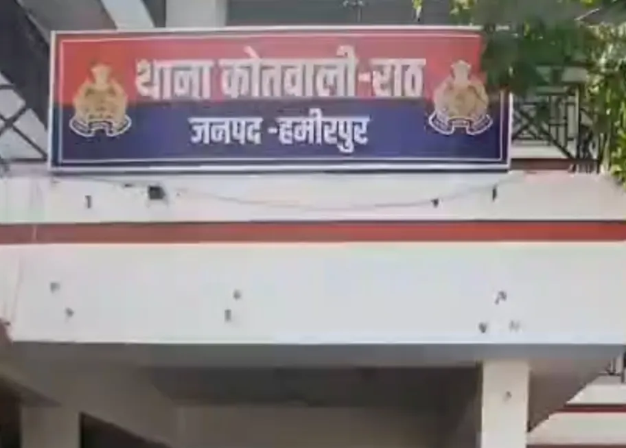 सरिया लदे ट्रैक्टर से टकराई बाइक, सड़क हादसे में दो लोगों की मौत, पांच घायल