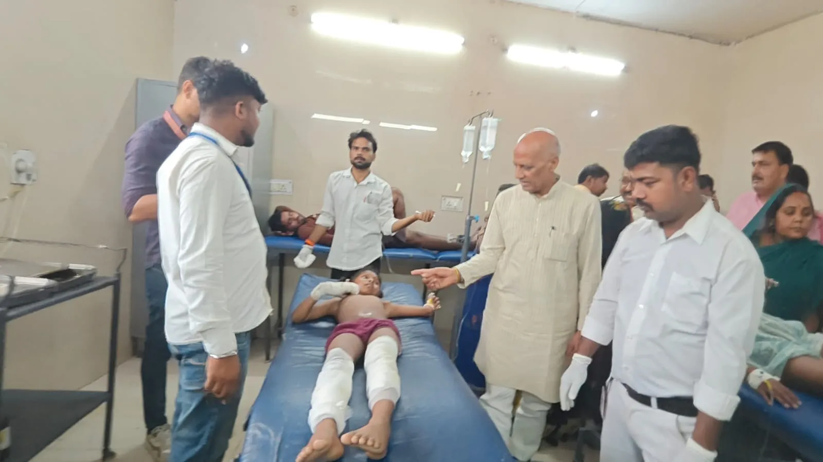 रामूडीहा में भीषण अग्निकांड, 5 मासूम झुलसे, विधायक की तत्परता से मिली राहत