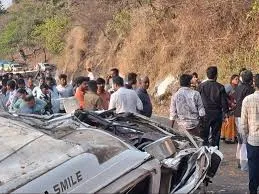  भीषण दुर्घटना, हादसे में 10 पर्यटकों की मौत