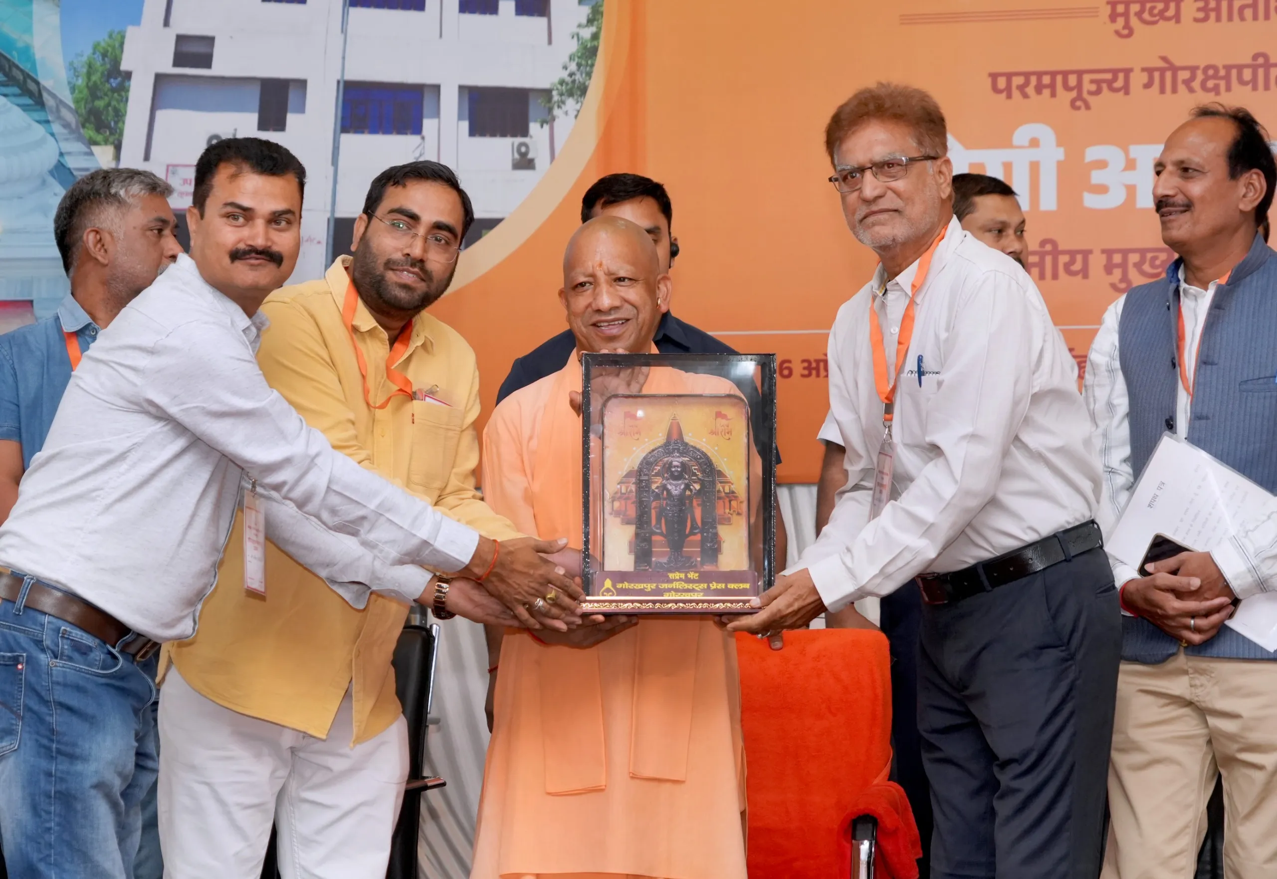 जनमानस को विचलित करती है एक ही खबर में भिन्नता :मुख्यमंत्री