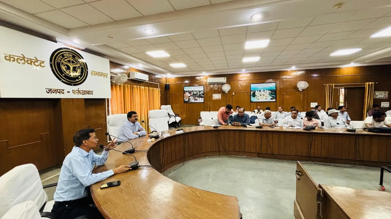 जिलाधिकारी की अध्यक्षता में उपस्थित कार्मिकों को फार्मर रजिस्ट्री बनाने का प्रशिक्षण प्रदान किया गया