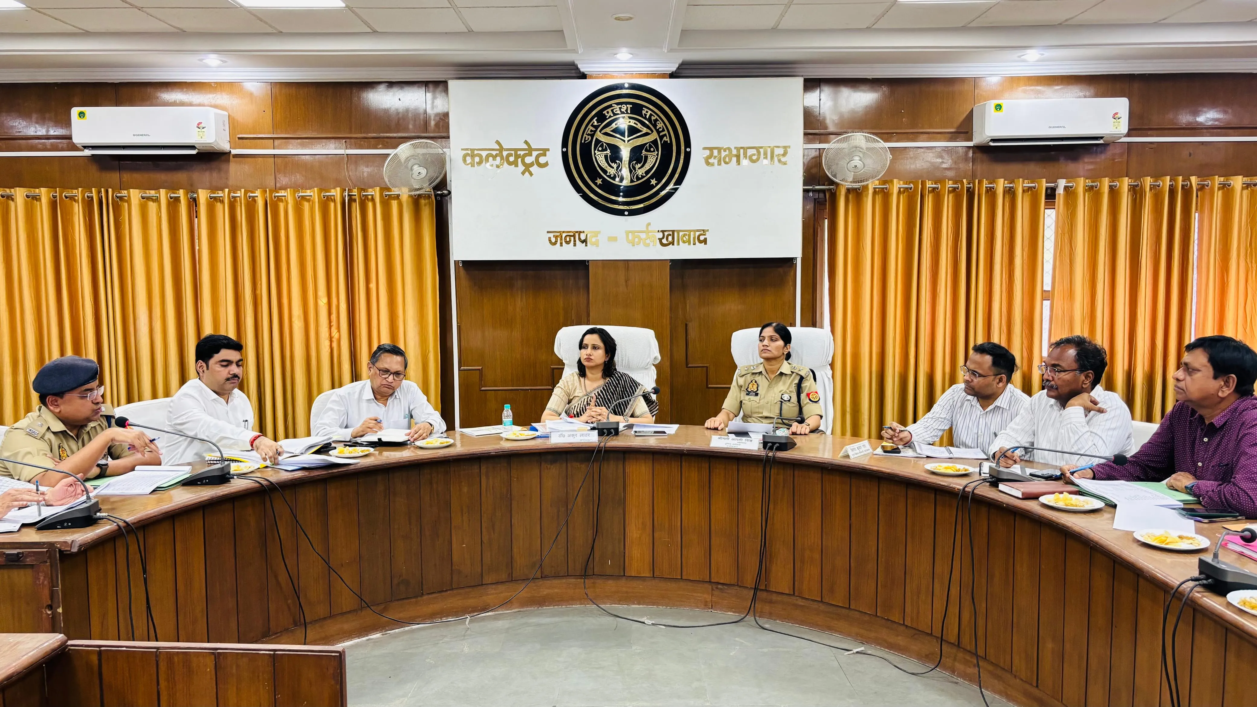 फर्रुखाबाद जिलाधिकारी डॉ० अंकुर ने होमगार्ड भर्ती परीक्षा की तैयारियों की समीक्षा किया