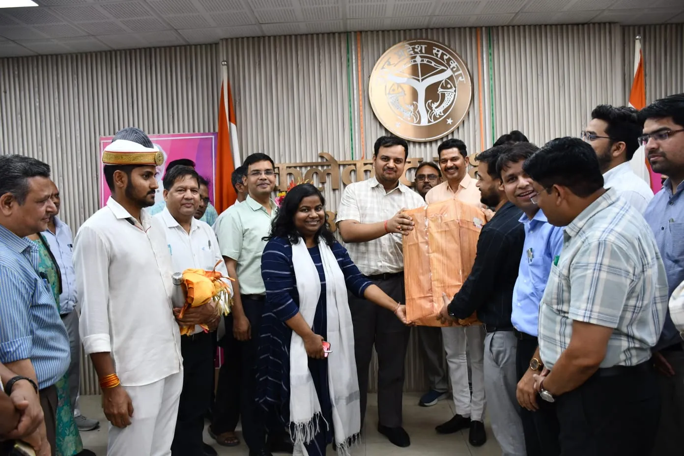 जनपद के जिलाधिकारी रहे अनुपम शुक्ला को स्थानांतरण पर दी गई भावभीनी विदाई 