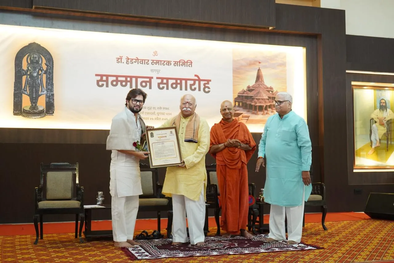 रामलला की पोशाक की सेवा देने वाले जनपद के फैशन डिजाइनर मनीष त्रिपाठी को सरसंघचालक मोहन भागवत ने किया सम्मानित    