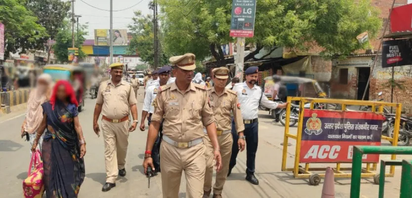 यातायात पुलिस द्वारा विशेष अभियान चलाकर हटवाया गया अतिक्रमण