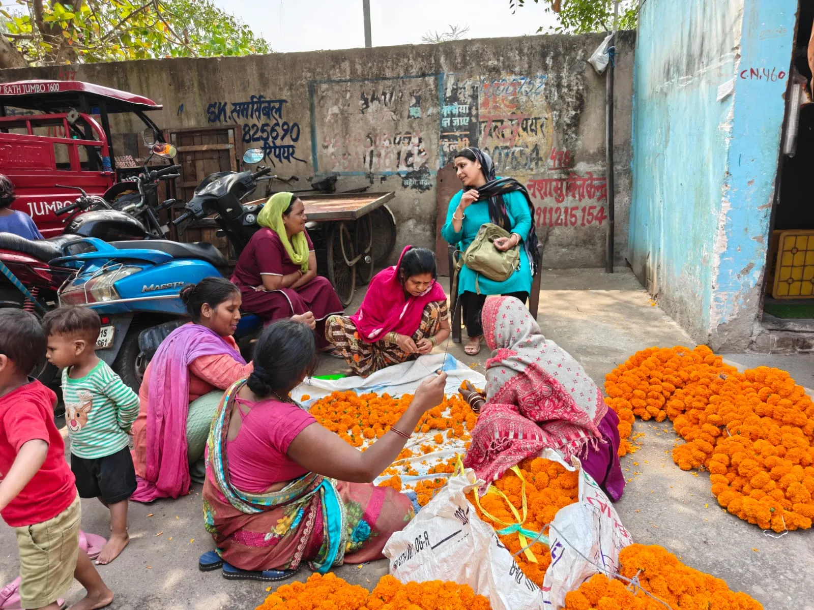 शाहदरा के अम्बेडकर कैंप में ‘चूल्हा संकट’: गैस सिलेंडर के लिए जूझती ज़िंदगी, महंगाई ने तोड़ी कमर