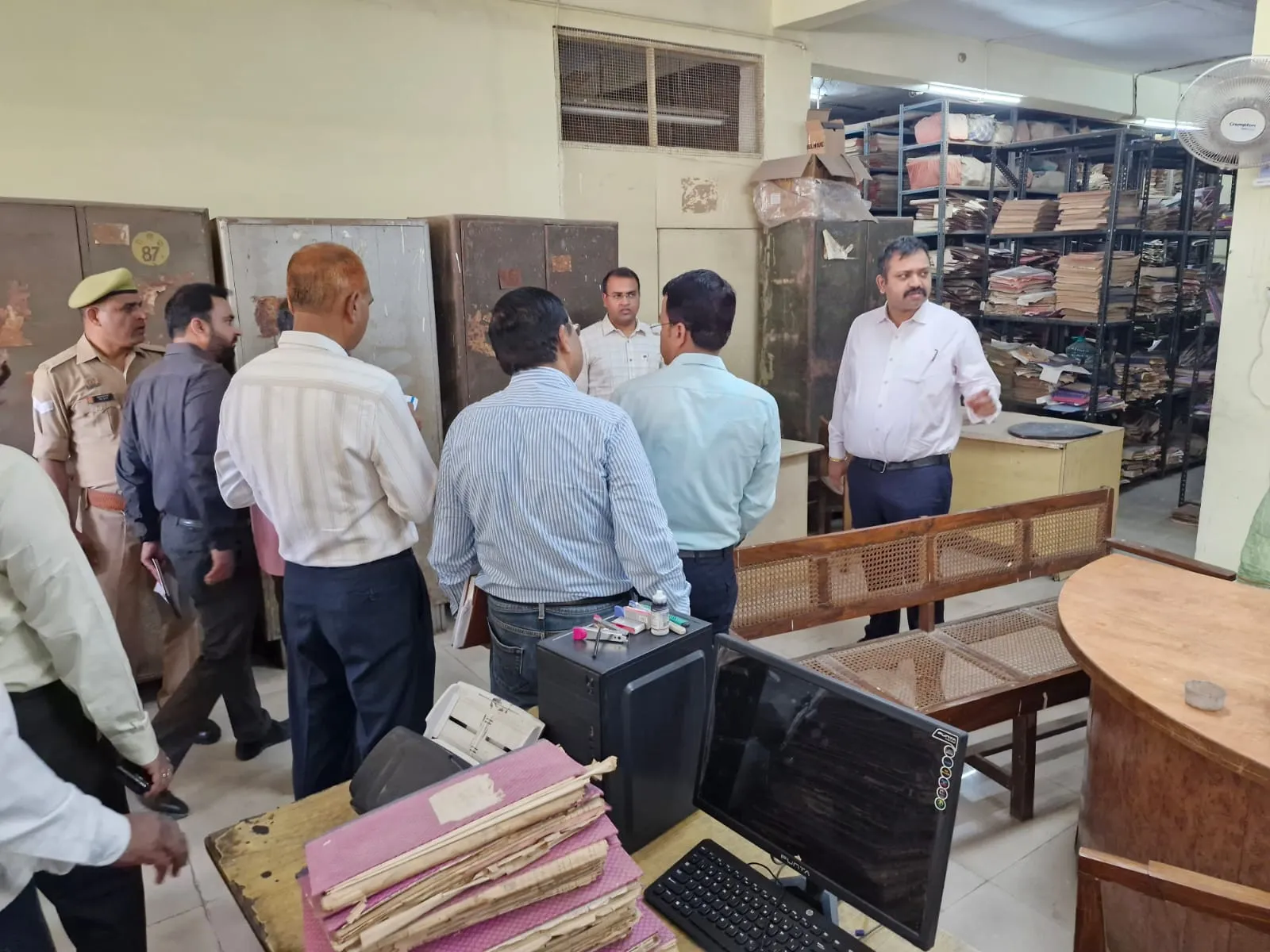 एलडीए की सख्त कार्रवाई,कुर्सी पर नहीं मिले कनिष्ठ लिपिक,निलंबित करने के आदेश