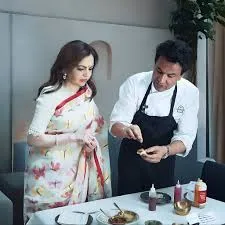 नीता अंबानी ने शेफ विकास खन्ना का किया सम्मान  