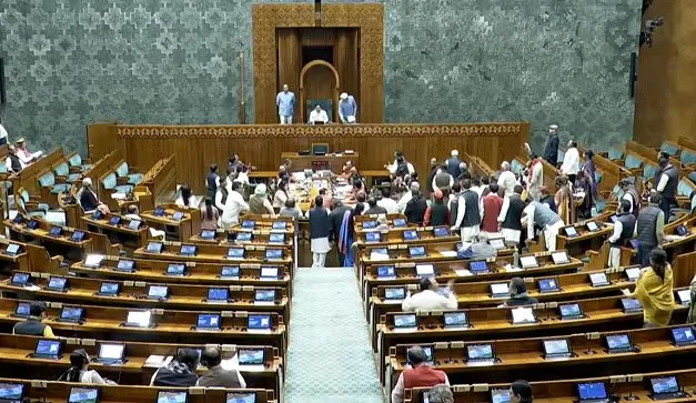 महिला आरक्षण बिल पर संसद में तीखा टकराव,तीन विधेयकों हुए पेश