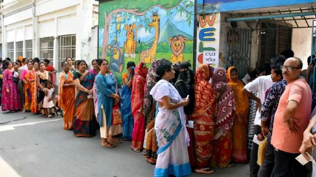  बंगाल चुनाव सुरक्षा के कड़े इंतजाम; 3.5 लाख जवान तैनात