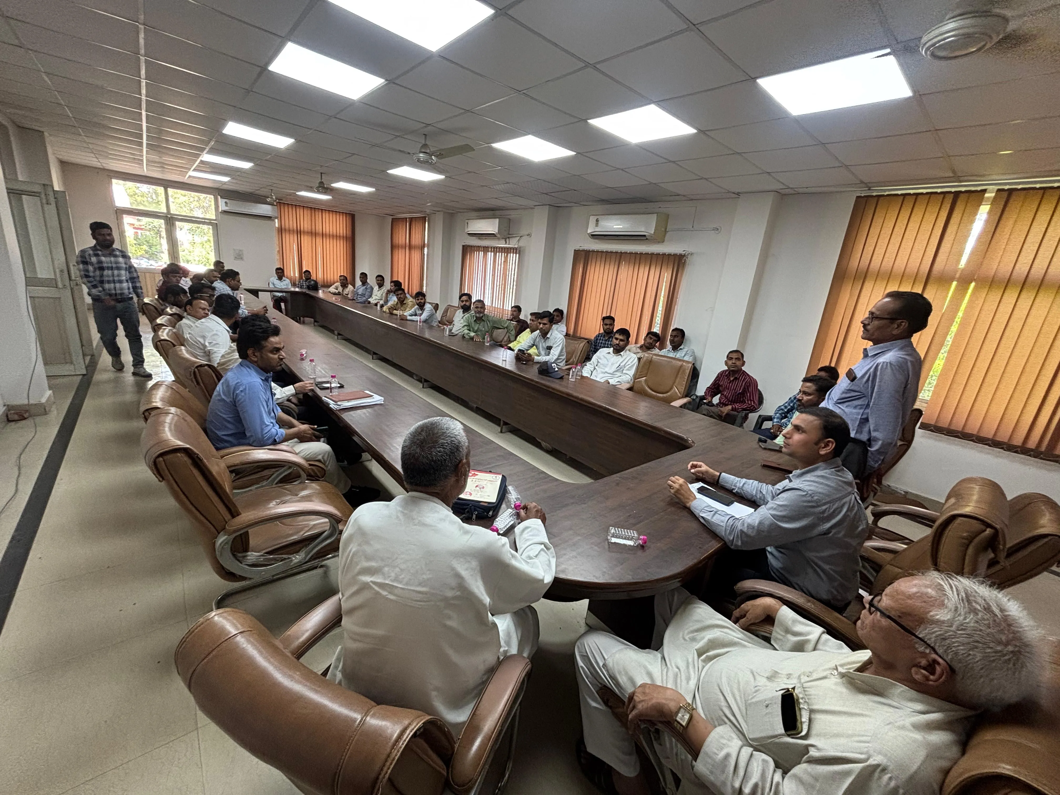 स्मार्ट प्रीपेड मीटर को लेकर बढ़ा आक्रोश,मीटरिंग कार्य विभागीय नियंत्रण में लाने की मांग