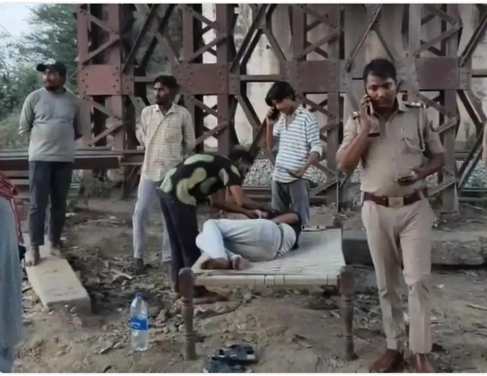 बोर्ड परीक्षा में फेल हुआ छात्र टूटा, रेलवे ट्रैक पर लगाई छलांग, हालत गंभीर