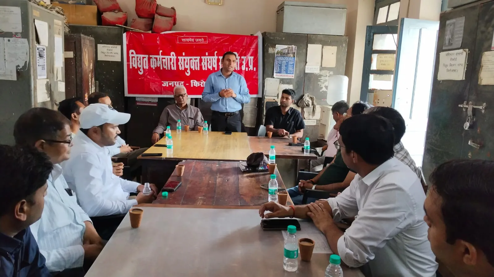 प्रबंधन की नाकामी से बिजली कर्मी व उपभोक्ता में आक्रोश,बिजली व्यवस्था चरमराने की आंशका