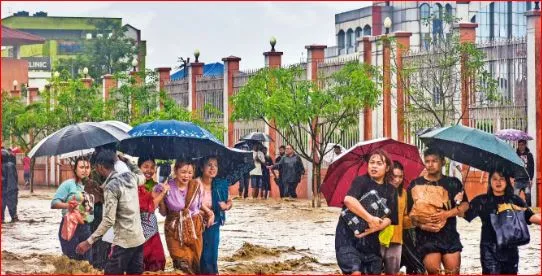 गुवाहाटी शहर में भारी बारिश से कृत्रिम बाढ़ के कारण शैक्षणिक संस्थान आज बंद