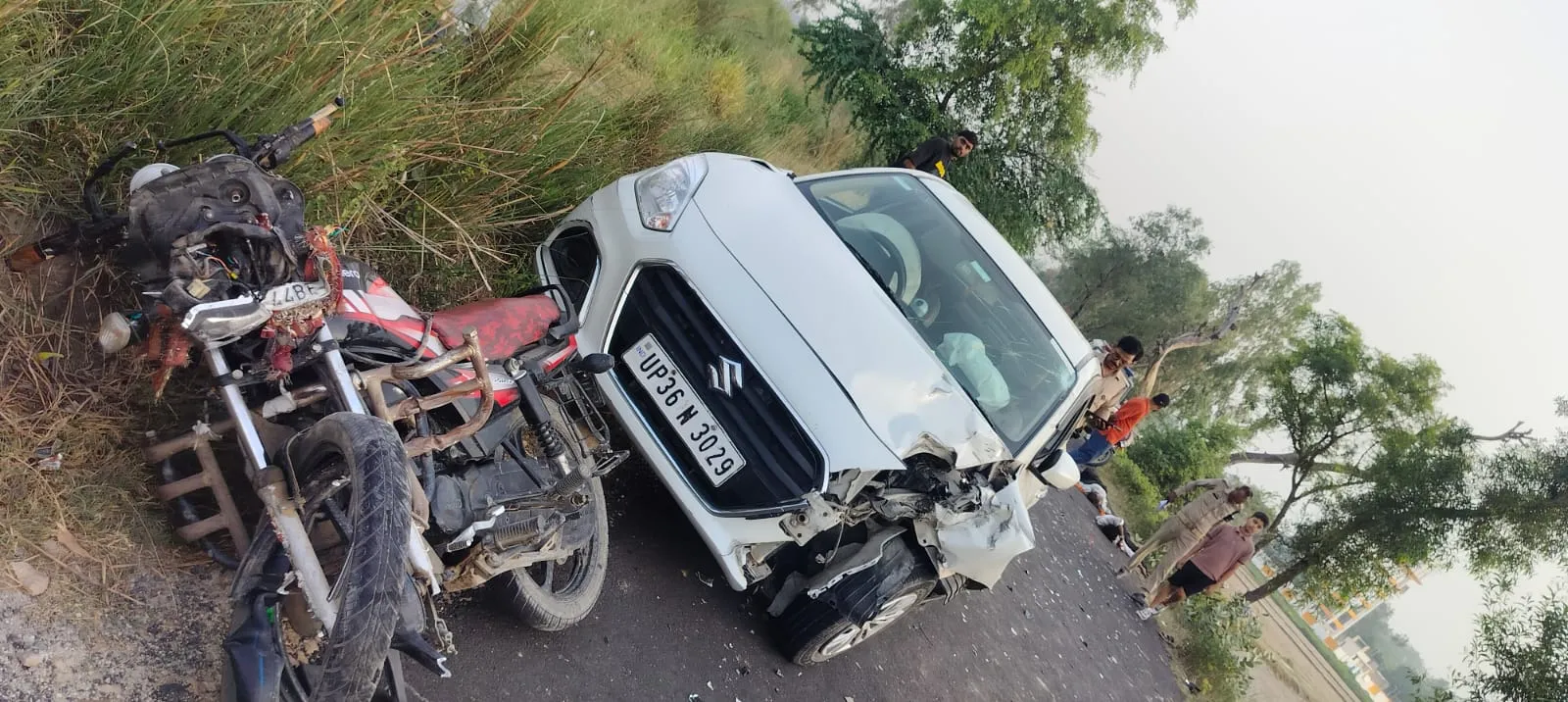 सुलतानपुर : कार की टक्कर से माेटर साइकिल सवार पिता-पुत्र की मौत