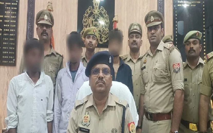 लखनऊ में सूने मकान से लाखाें का माल चुराने वाले तीन शातिर चाेर गिरफ्तार