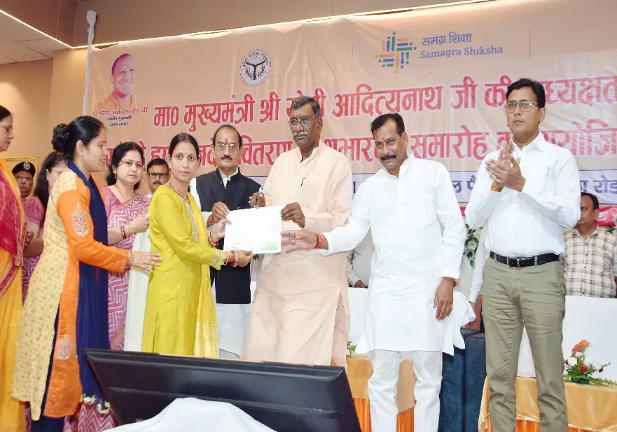 लखीमपुर खीरी में शिक्षामित्रों का भव्य सम्मान: बढ़ा हुआ मानदेय खातों में हुआ अंतरित, खिले चेहरे