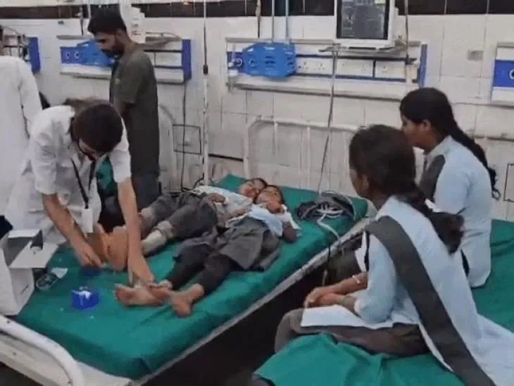 सरकारी स्कूल में पानी पीने से 13 बच्चों की बिगड़ी तबीयत, अस्पताल में भर्ती