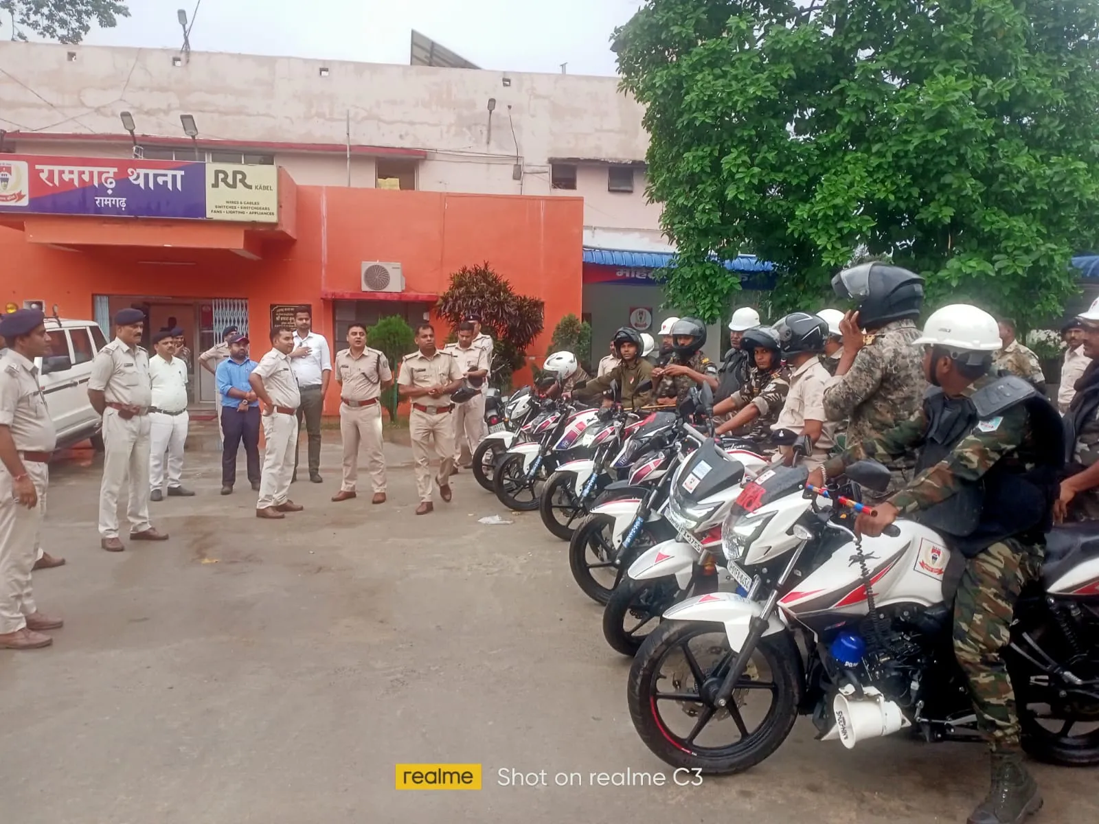 जिले में बकरीद पर्व को लेकर निकाला गया फ्लैग,28 मई को मनाया जाएगा त्योहार