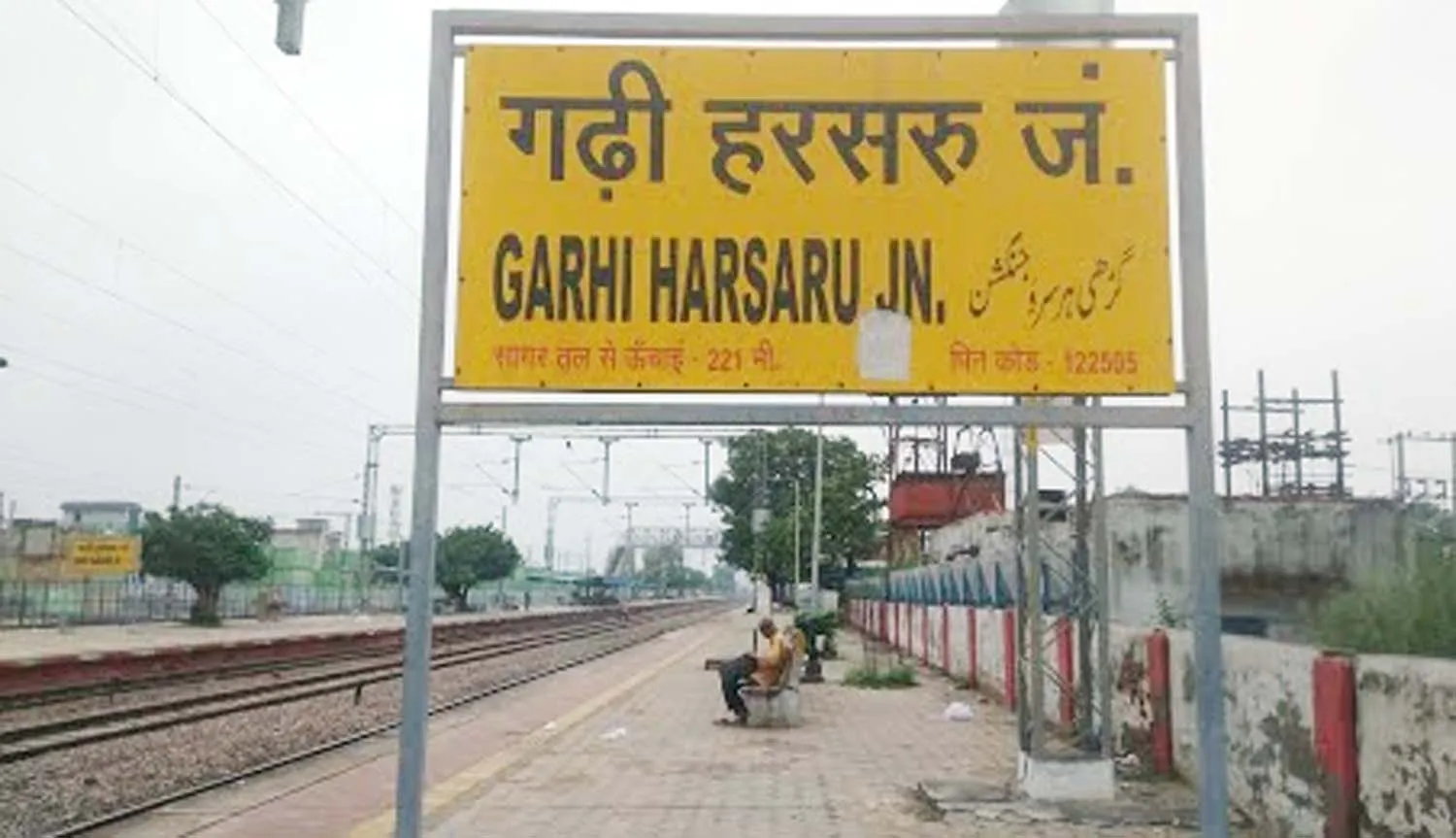 ट्रेन से जान बचाने को ट्रैक पर रुकी मां-बेटी की दूसरी ट्रेन से कटकर मौत