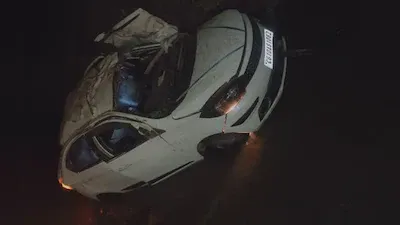 छत्तीसगढ़: नदी में गिरी बेकाबू कार, चार युवकों की मौत और दाे गंभीर