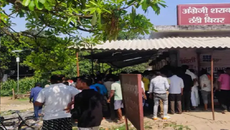 मलिहाबाद में शराब दुकान के सेल्समैन की हत्या, आरोपी फरार