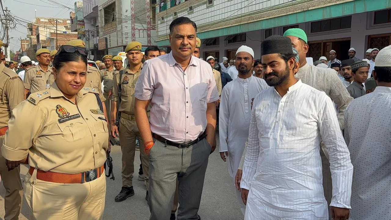बकरीद को सकुशल सम्पन्न कराने को लेकर डीएम-एसपी ने लिया सुरक्षा व्यवस्था का जायजा