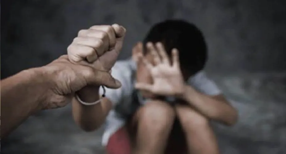 प्यास बुझाने की कीमत बनी हैवानियत, दलित किशोर को जूते में पानी पिलाकर बेरहमी से पीटा