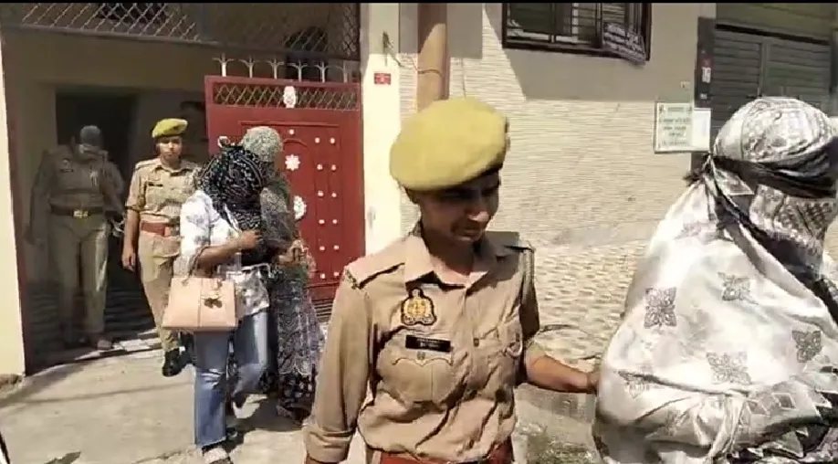 रावतपुर में देह व्यापार की सूचना पर पुलिस का छापा, चार लोग हिरासत में