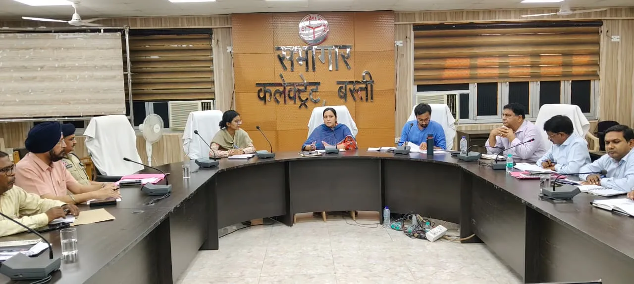 विकास कार्यों में गुणवत्ता एवं पारदर्शिता बनाए रखना प्रशासन की प्राथमिकता - डीएम 