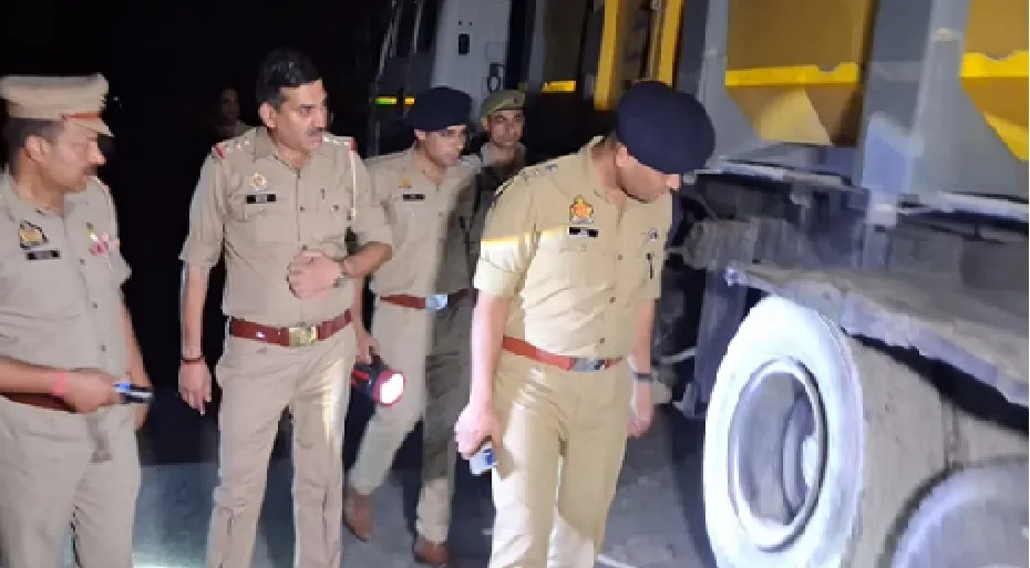अमरोहा में धार्मिक आयोजन बना मातम, अनियंत्रित डंपर ने कई श्रद्धालुओं को रौंदा
