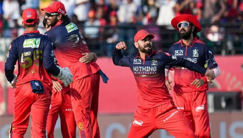 आरसीबी लगातार दूसरे आईपीएल सीजन के फाइनल में, गुजरात को 92 रन से हराकर रचा इतिहास