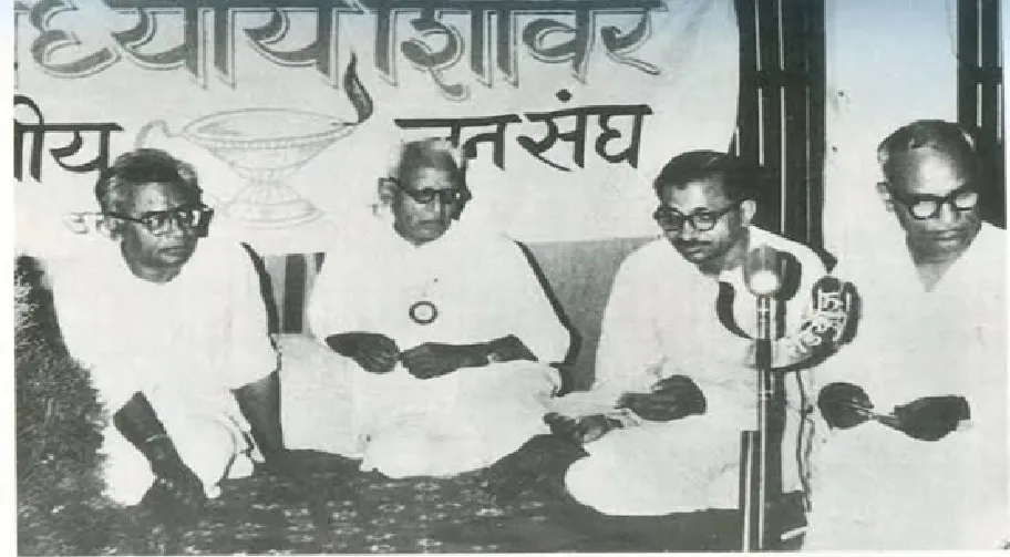 अखिलेश यादव पर बृजेश पाठक का पलटवार, कहा जो झूठ के सौदागर होंगे उन्हें संवाद बुरा लगेगा