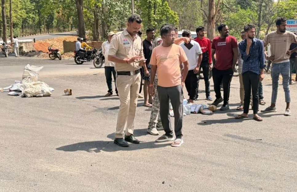  तेज रफ्तार ट्रक ने डिलीवरी बॉय को कुचला, युवक की मौके पर मौत, चालक फरार