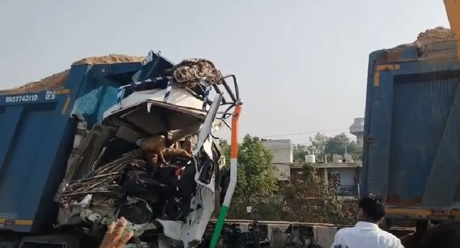 खड़े डंपर में पीछे से आए तेज रफ्तार डंपर ने मारी टक्कर, दो भाइयों की मौत