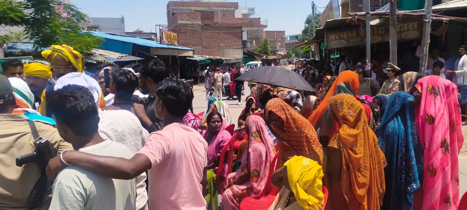 बारात से लौट रहे युवक की पीट—पीट कर हत्या, परिजनों ने किया चक्काजाम
