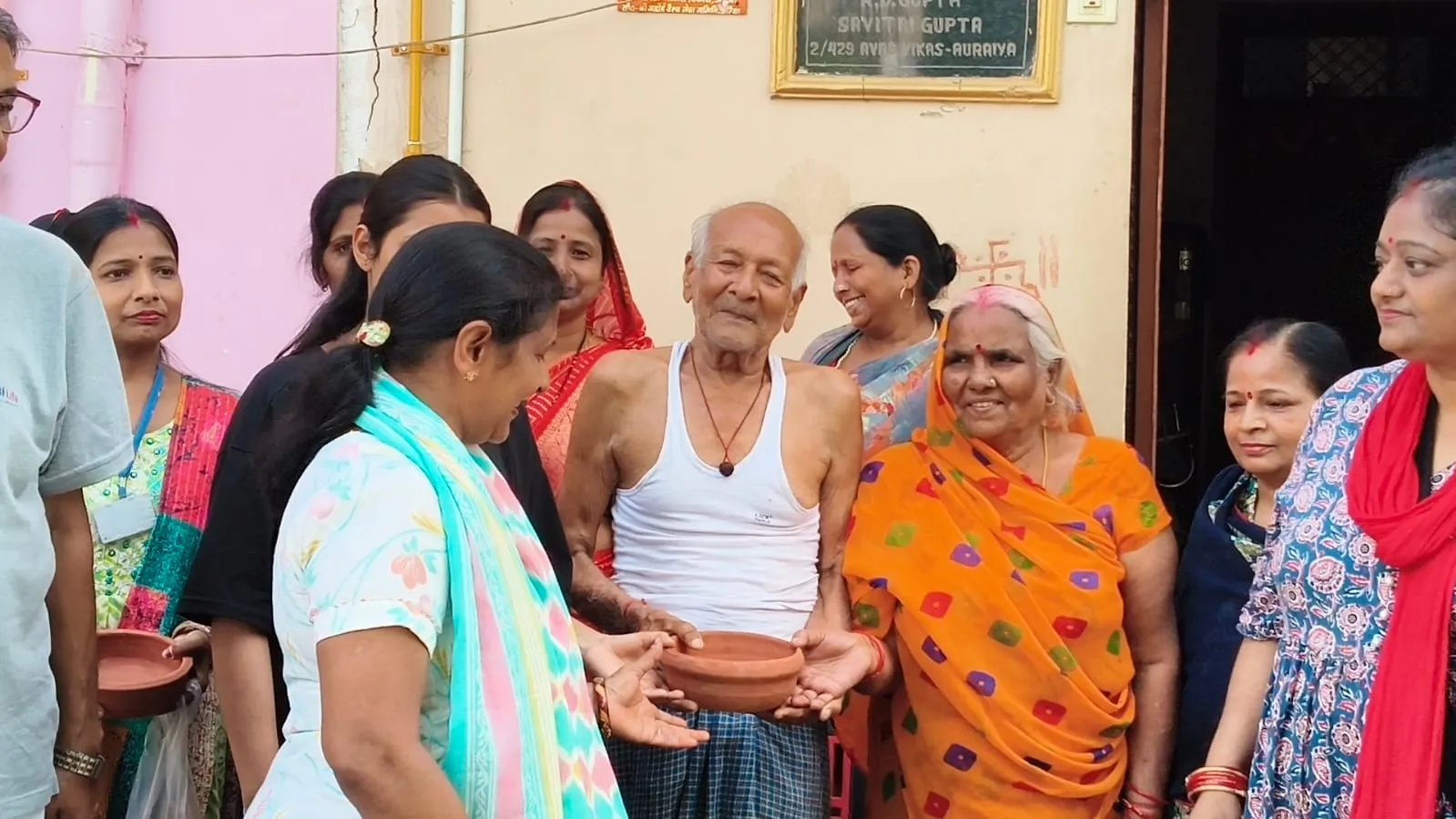 महिला शाखा तुलसी  बना भीषण गर्मी में पक्षियों के लिए सहारा, चलाया जल संरक्षण अभियान
