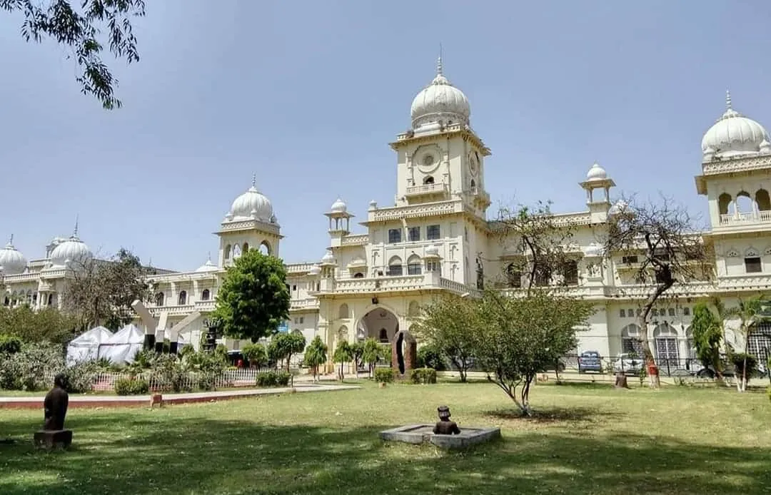 लंबे समय से तैनात कुलसचिव को हटाने की मांग तेज, मुख्यमंत्री काे भेजा पत्र