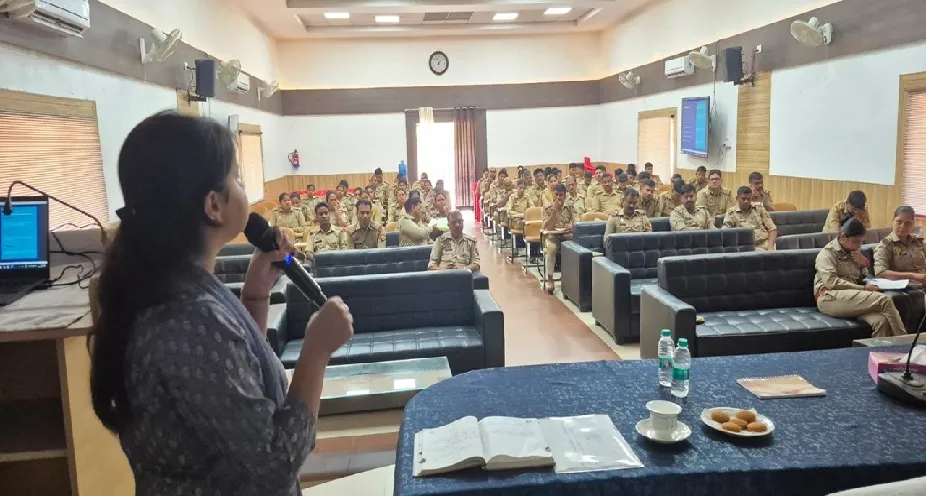 लखनऊ पुलिस की नई पहल: नागरिक संवाद में इमोशनल इंटेलिजेंस पर विशेष प्रशिक्षण कार्यशाला आयोजित