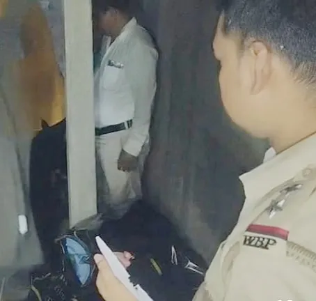  पूर्व मेदिनीपुर में तृणमूल नेता के गोदाम से सरकारी राहत सामग्री बरामद, भाजपा हुई हमलावर
