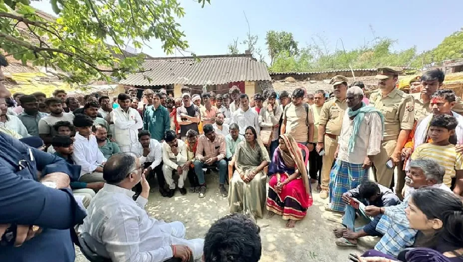  हत्या के 24 घंटे बाद रामघाट पर हुआ आजाद का अंतिम संस्कार, प्रशासन के आश्वासन पर माने परिजन