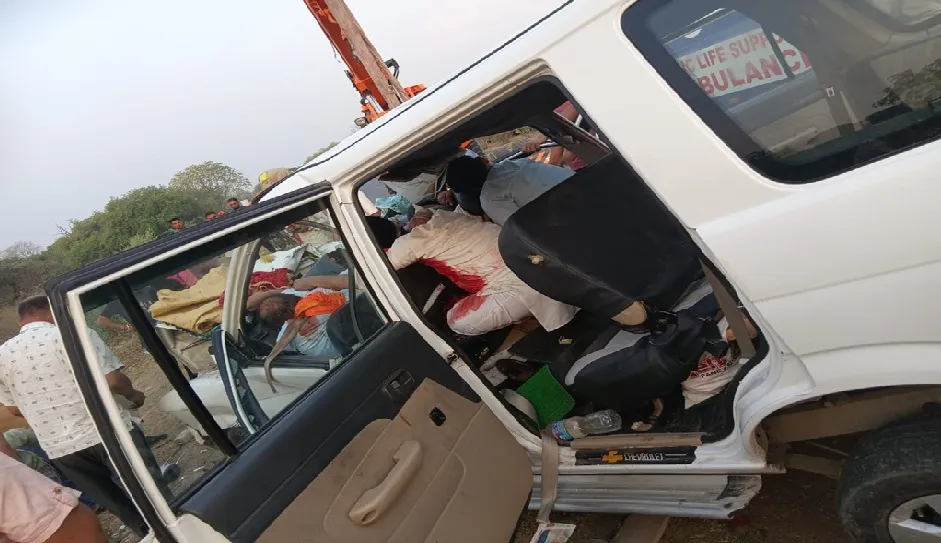  उत्तर प्रदेश के जालौन में सड़क हादसा, छह की मौत