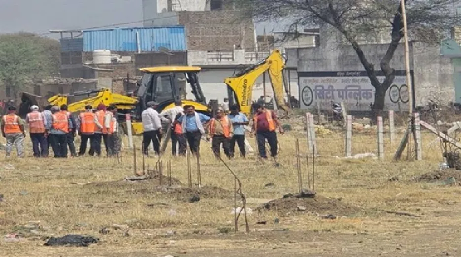  इंदौरः जिला प्रशासन की बड़ी कार्रवाई, ग्राम सिरपुर में 40 करोड़ की शासकीय भूमि को कराया गया अतिक्रमणमुक्त