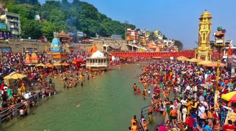 बुद्ध पूर्णिमा पर हरिद्वार में उमड़ा आस्था का सैलाब, लाखों श्रद्धालुओं ने लगाई गंगा में डुबकी